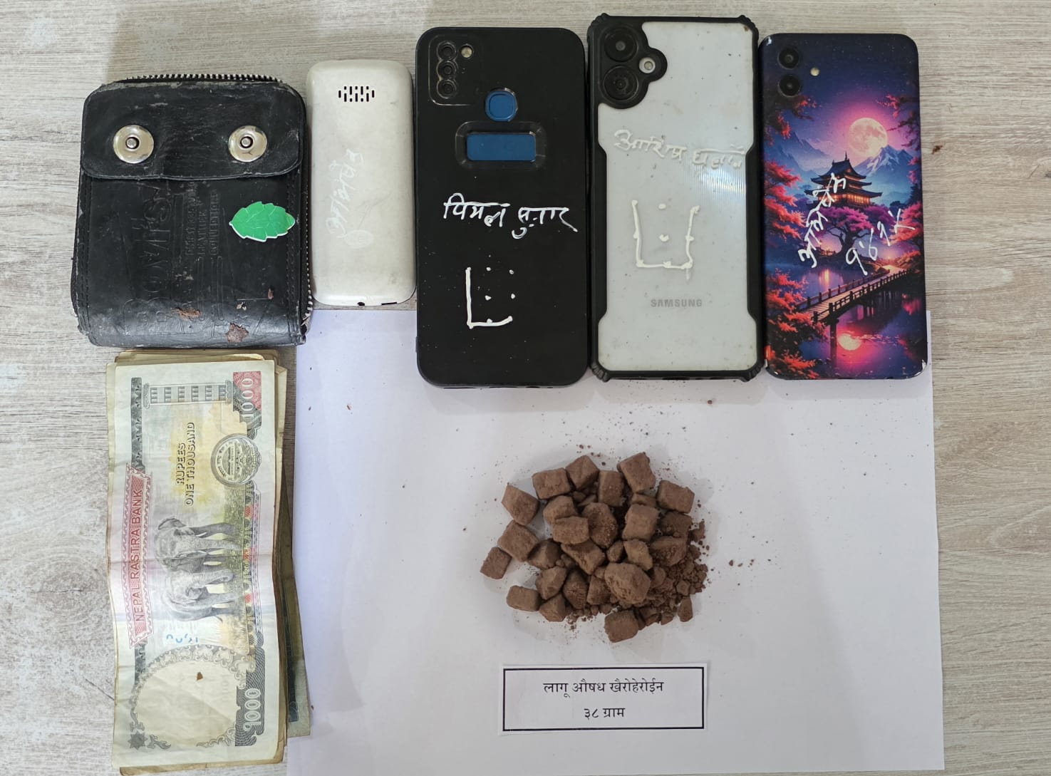 खैरो हेरोइनजस्तो देखिने पदार्थसहित तीन जना पक्राउ